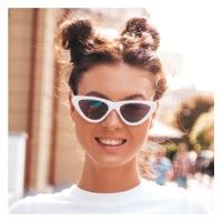 Video call random women on GoMeet.today | Pretty female wearing sunglasses